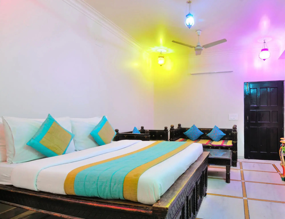 Jyoti Mahal A Royal Heritage Hotel - 5 Mins from New Delhi Railway station & 2Mins From Metro
