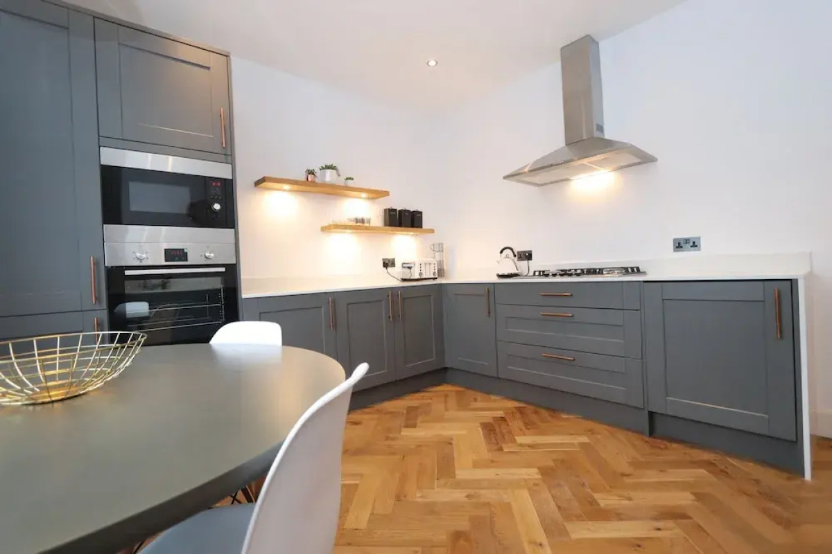 Dollar Apartments at 41