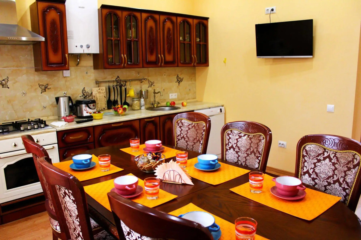 Sherlock Homes Art Hostel