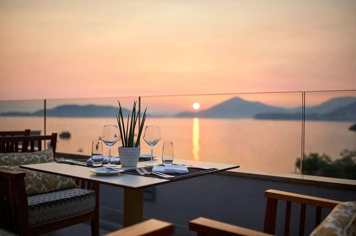 Maestral Resort & Casino