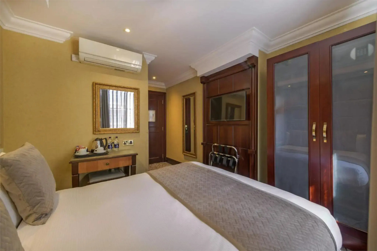 Hyde Park International