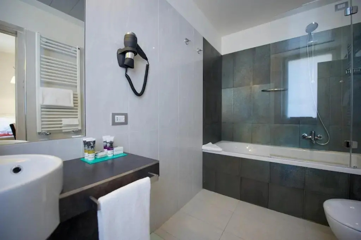 Отель Mercure Milano Solari