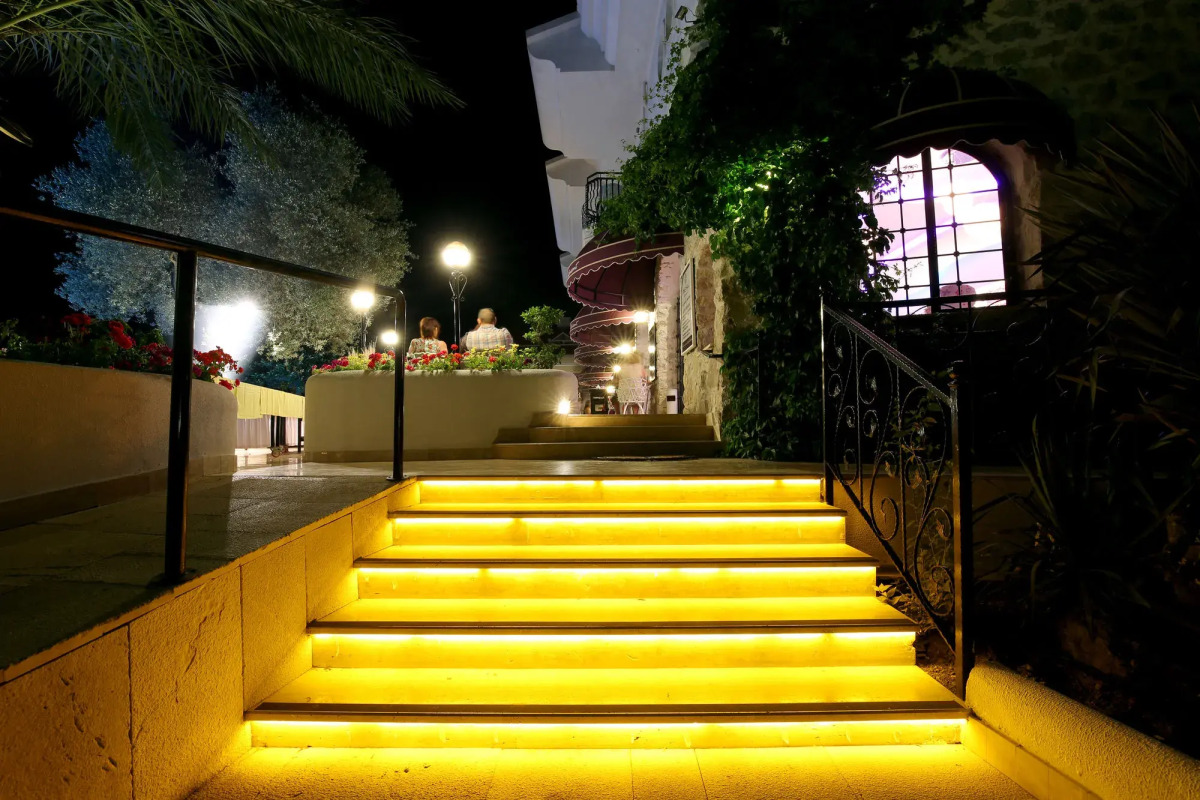 The PINEHILL Hotel & Suites