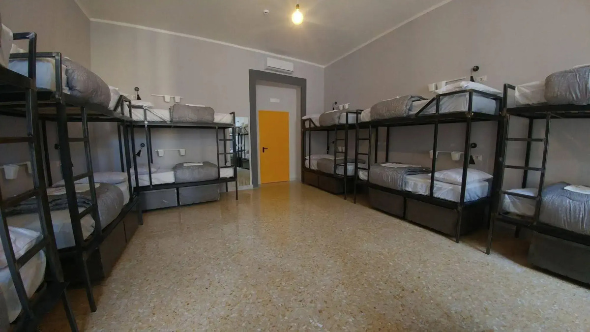 NeapolitanTrips Hostel and Bar