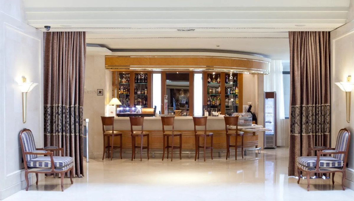 Отель Sevilla Center