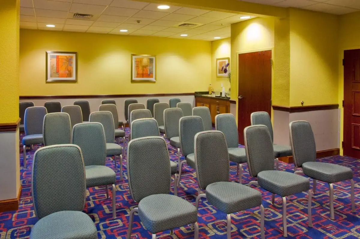 Holiday Inn Express & Suites Nearest Universal Orlando by IHG