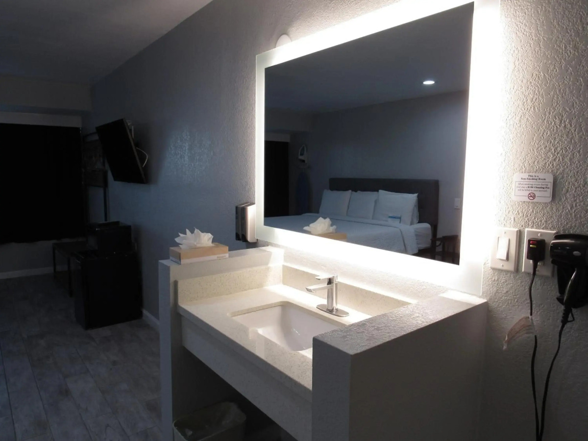 Capri Suites Anaheim