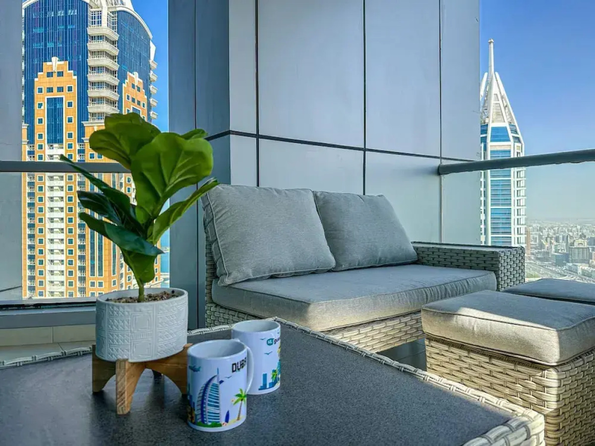 HiGuests - The Marina Torch