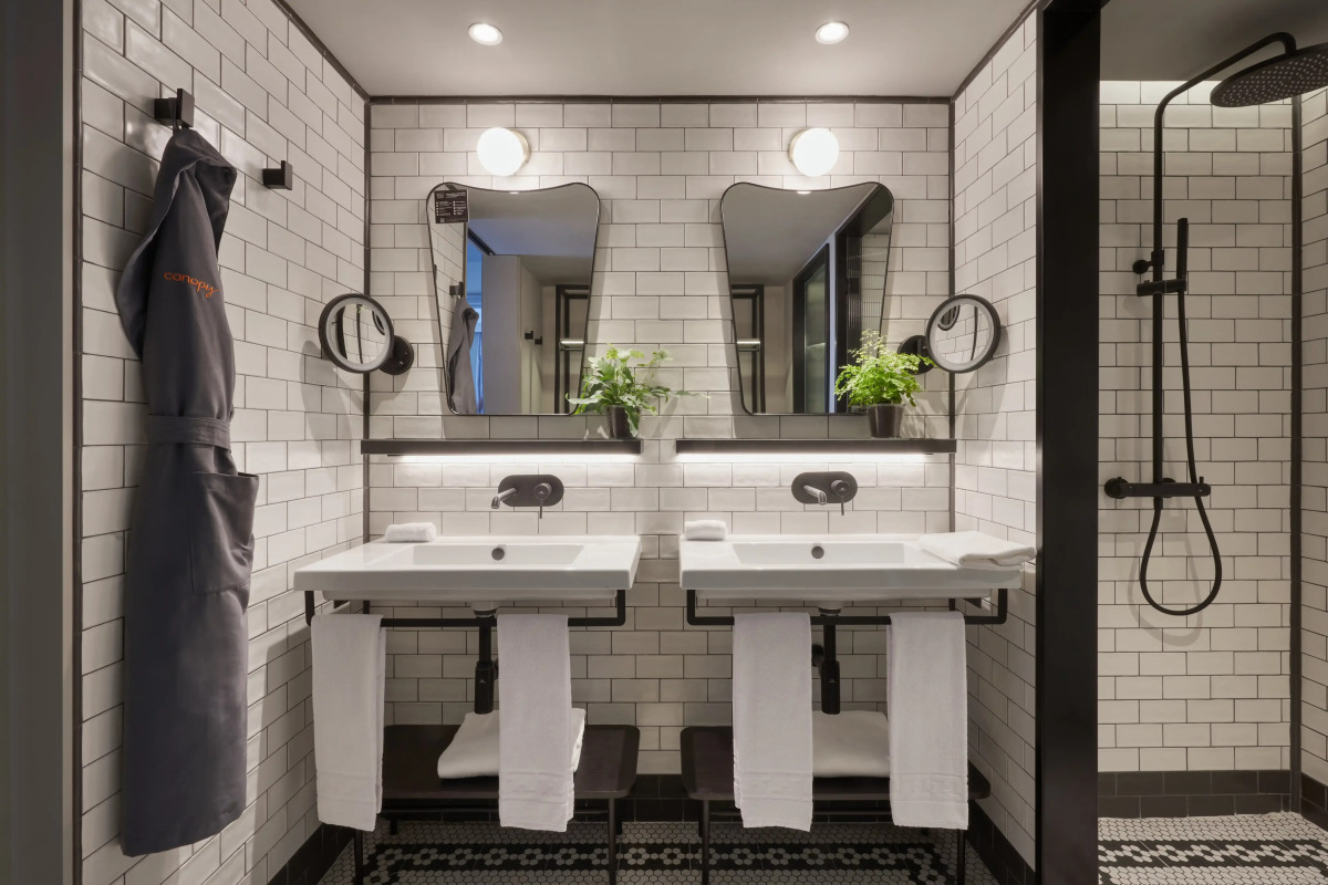 Отель Canopy by Hilton Madrid Castellana