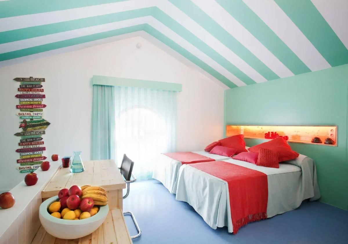 Latroupe Poblenou Beach