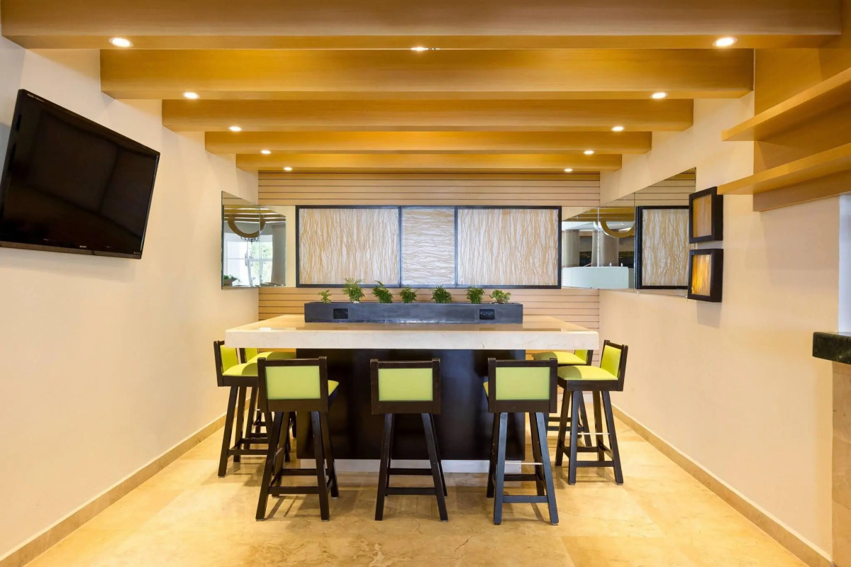 Courtyard By Marriott Cancun Airport