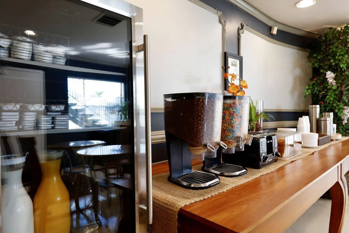 The Sojourn Los Angeles - Sherman Oaks