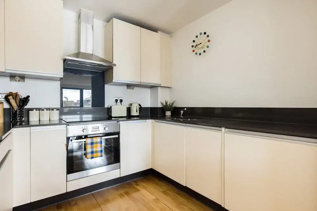 2 Bed Apartment in Shoreditch