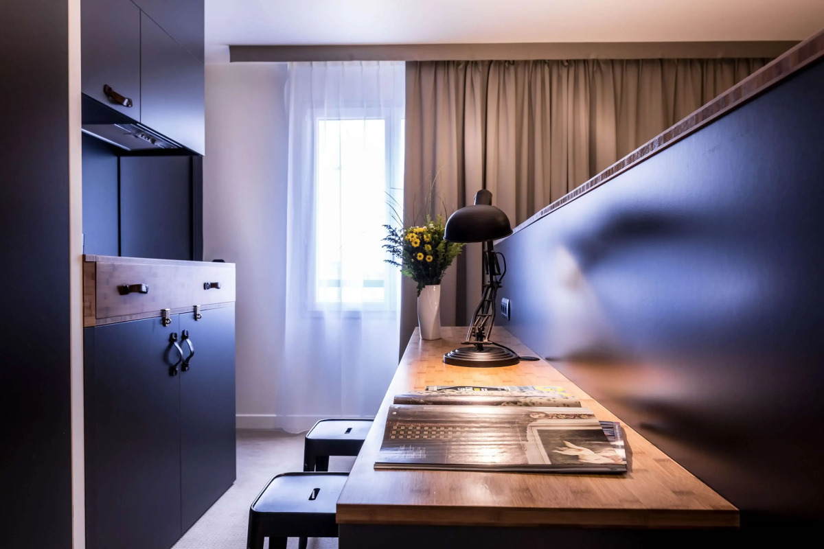 Best Western Plus Suitcase Paris La Defense