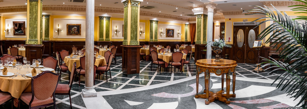 Отель Reina Cristina