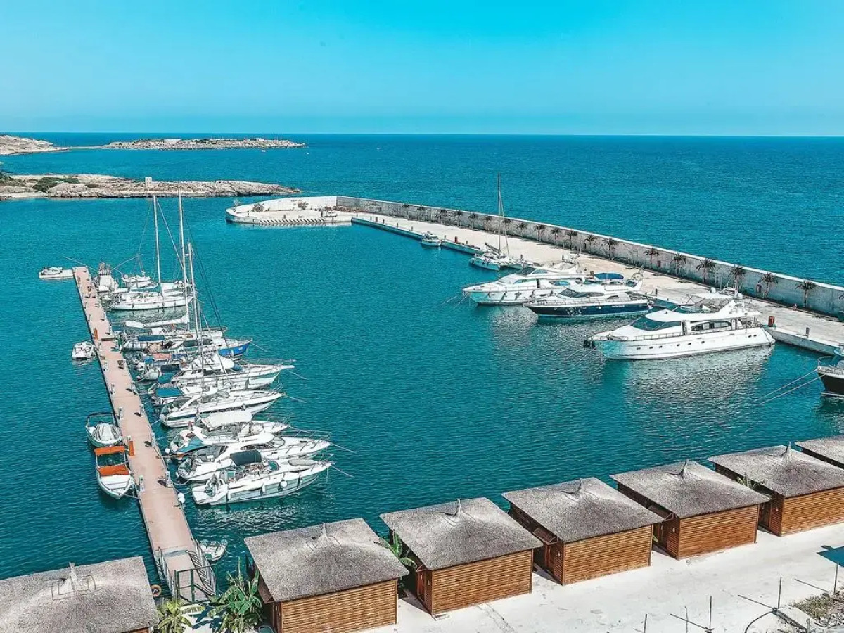 Les Ambassadeurs Marina Hotel & Casino