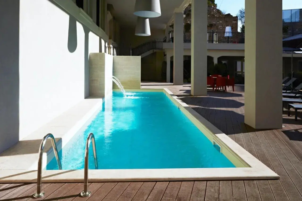 Отель The Building