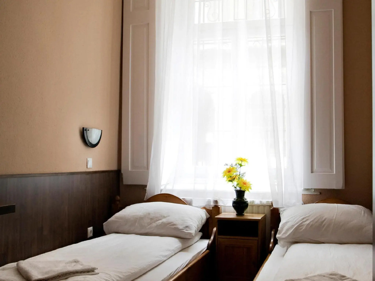 Corvin Point Rooms and Apartments