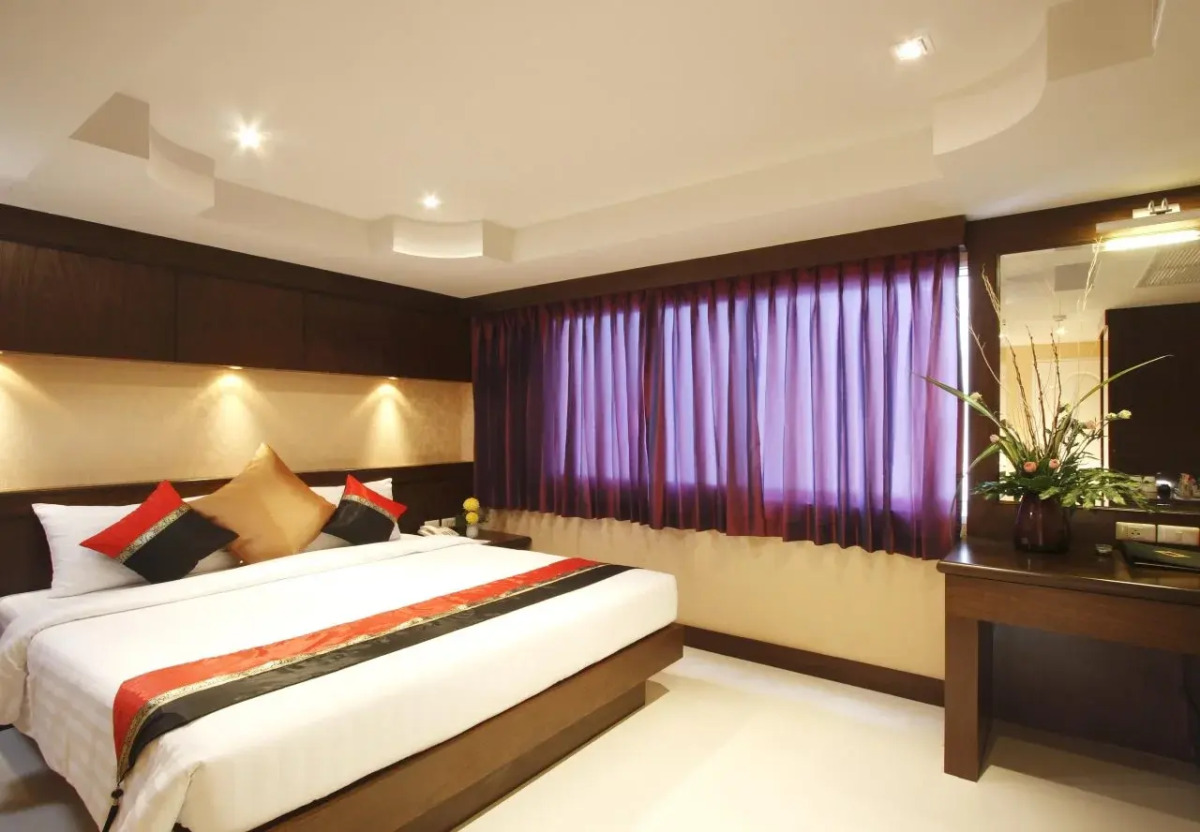 Отель Rayaburi Hotel Patong