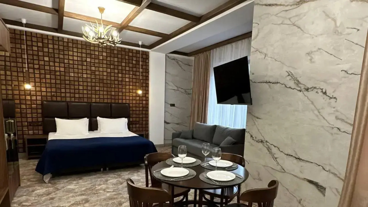 Апартаменты в отеле Red Wood (Ред Вуд)