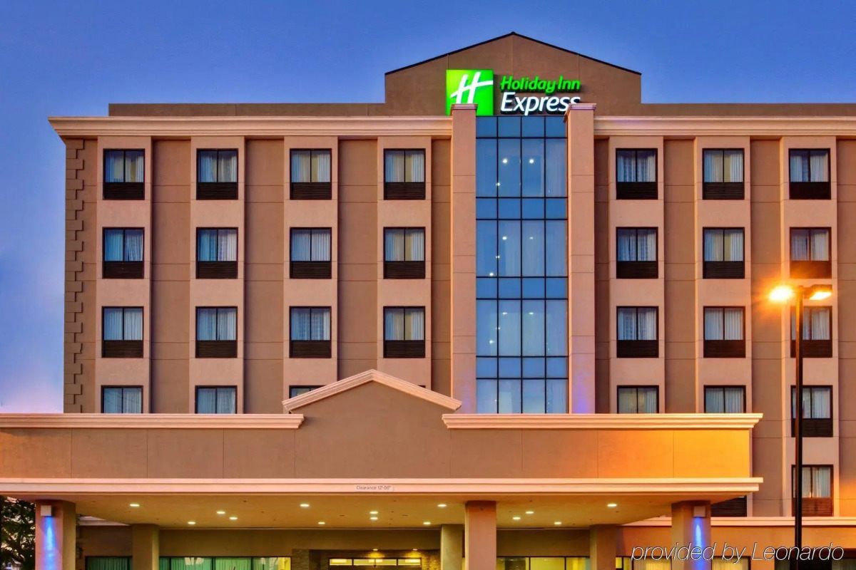 Holiday Inn Express Los Angeles Airport by IHG