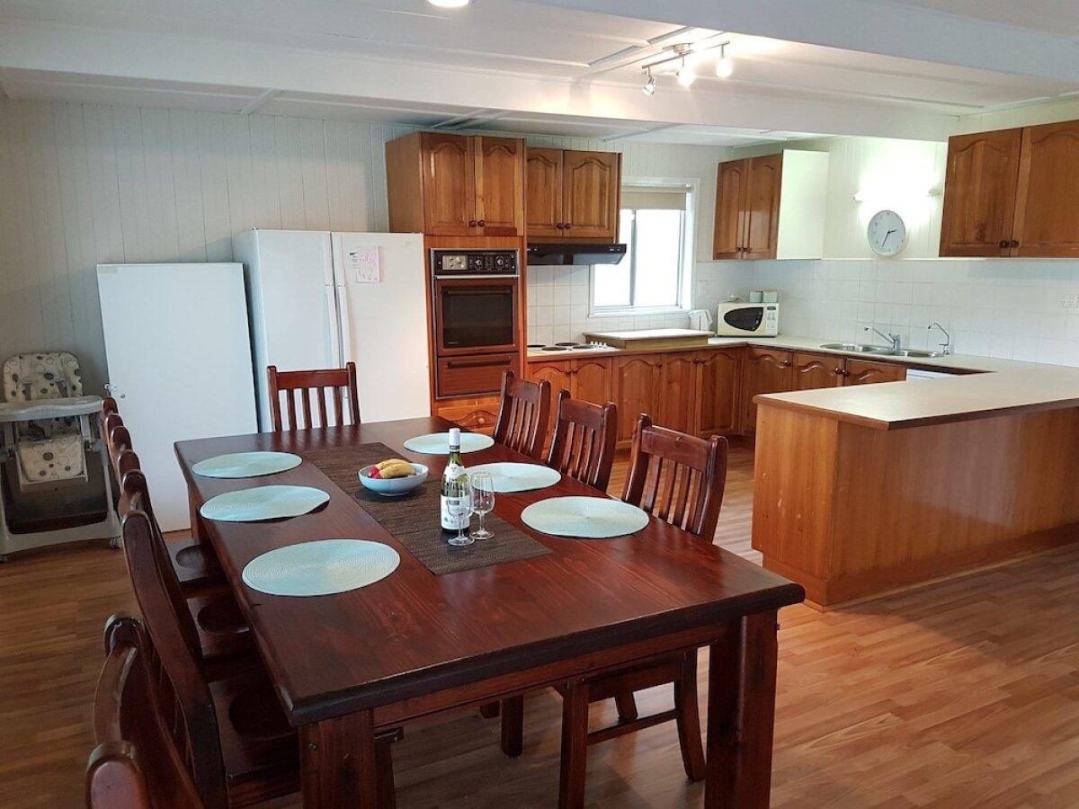 53 Honeysuckle in Silverleaves