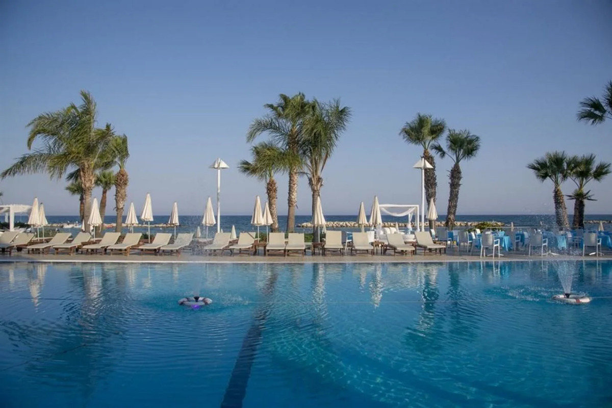 Palm Beach Hotel & Bungalows