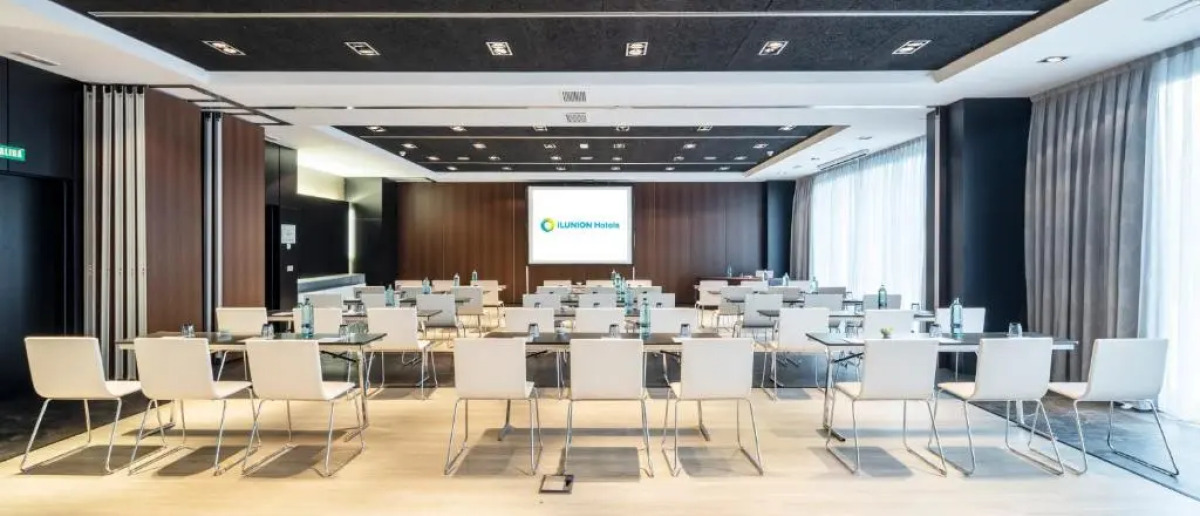 Отель ILUNION Atrium