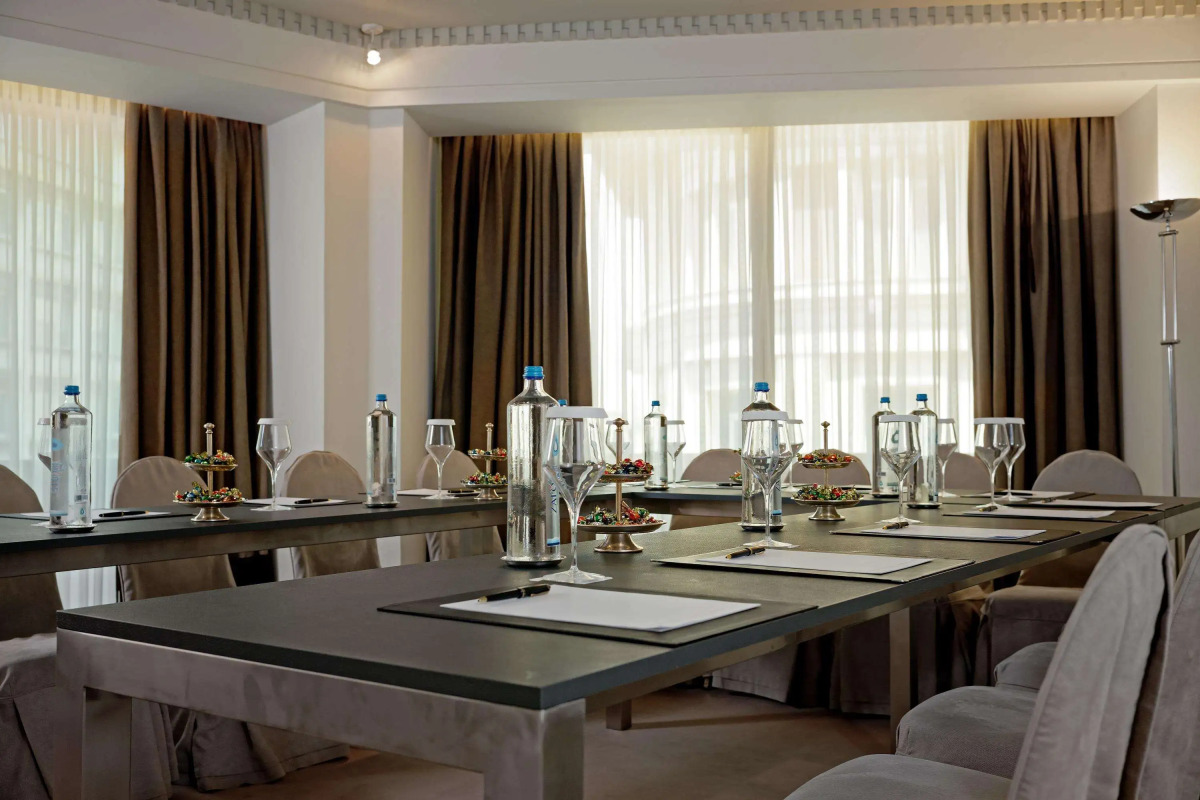 Отель NJV Athens Plaza