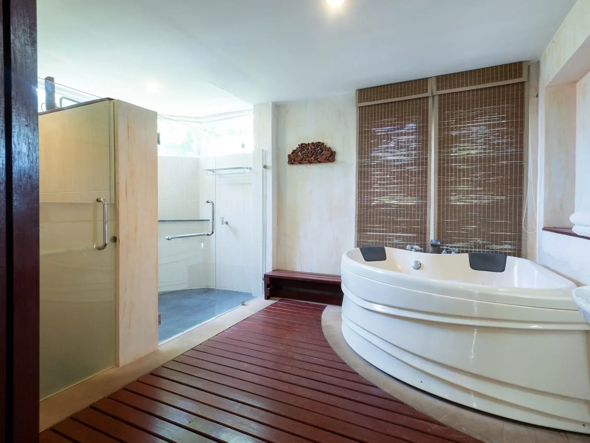 Royal Lanta Resort & Spa