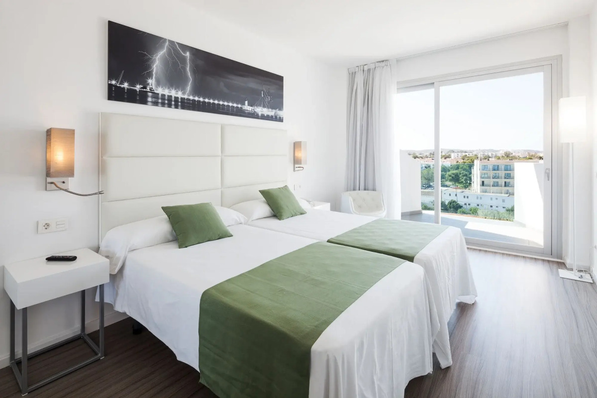 Отель AxelBeach Ibiza Spa & Beach Club - Adults Only Hotel