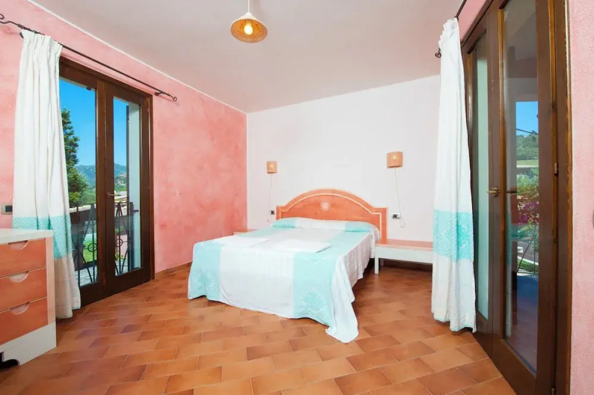 Residence with pool in Campulongu