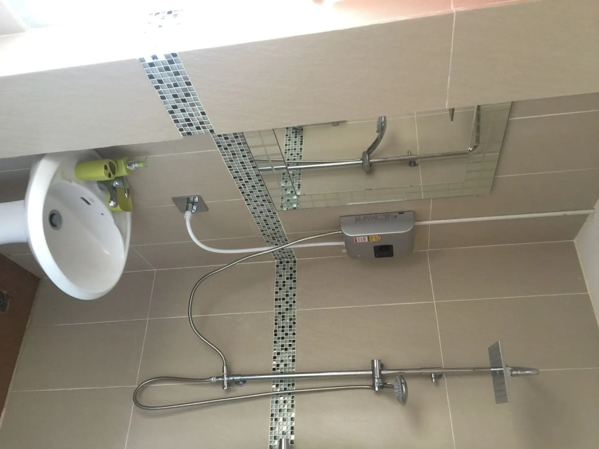 Merlin Plaza Apartments