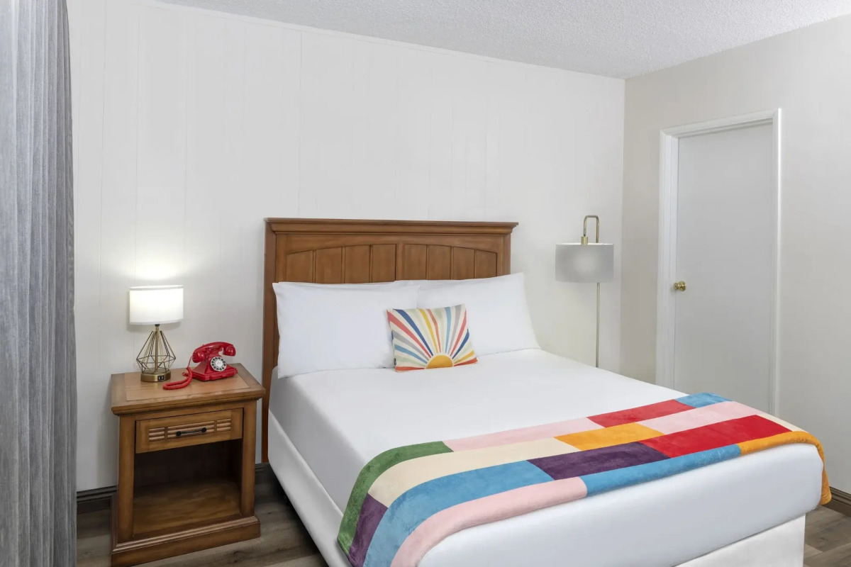 The Sojourn Los Angeles - Sherman Oaks