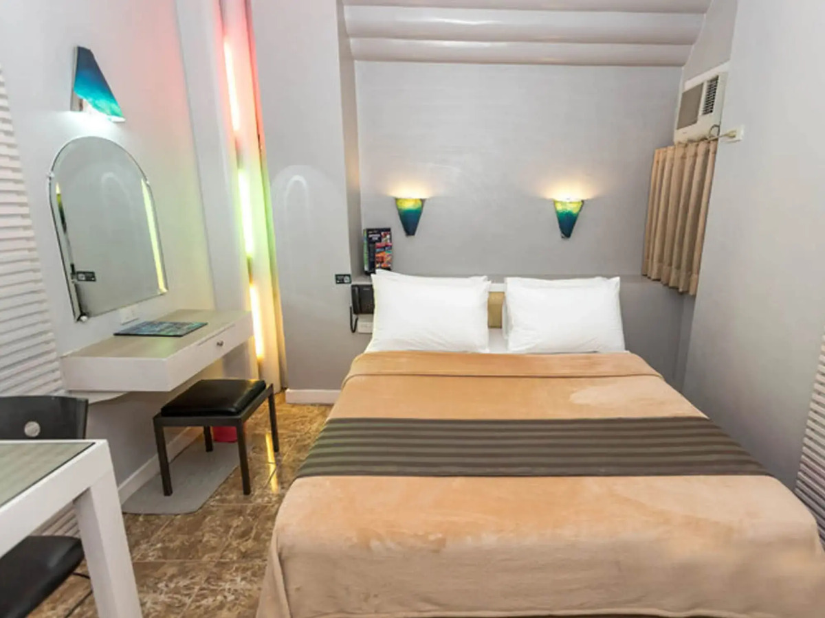 Urban Travellers Hotel