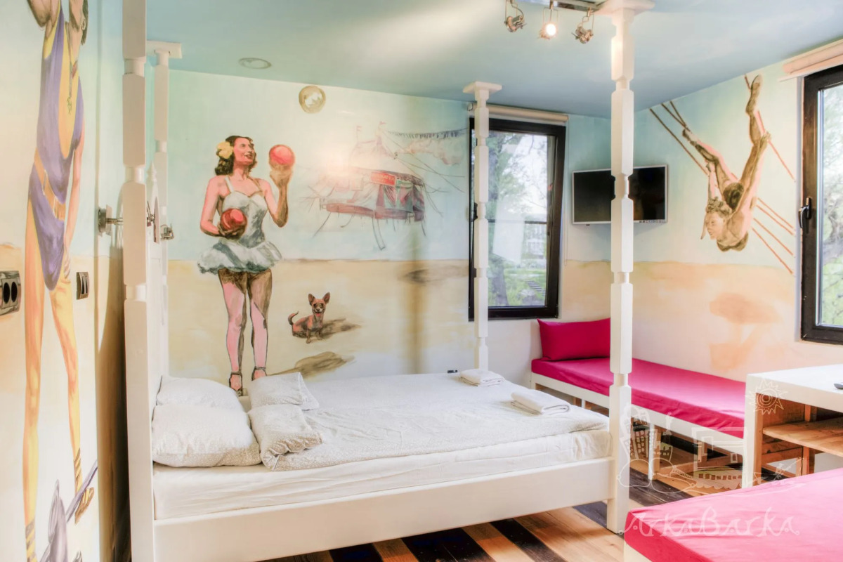 ArkaBarka Floating Hostel and Apartments