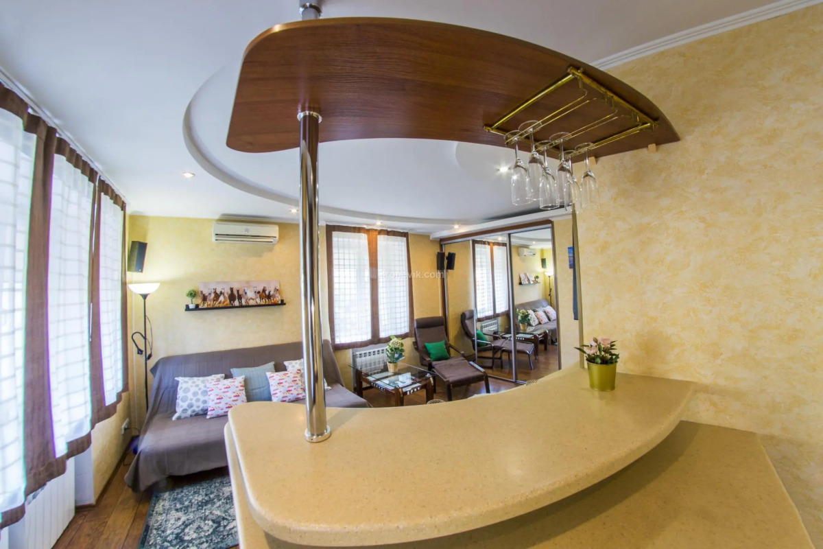 RENT-servis Apartamenty v istoricheskom tsentre Omska na Lermontova