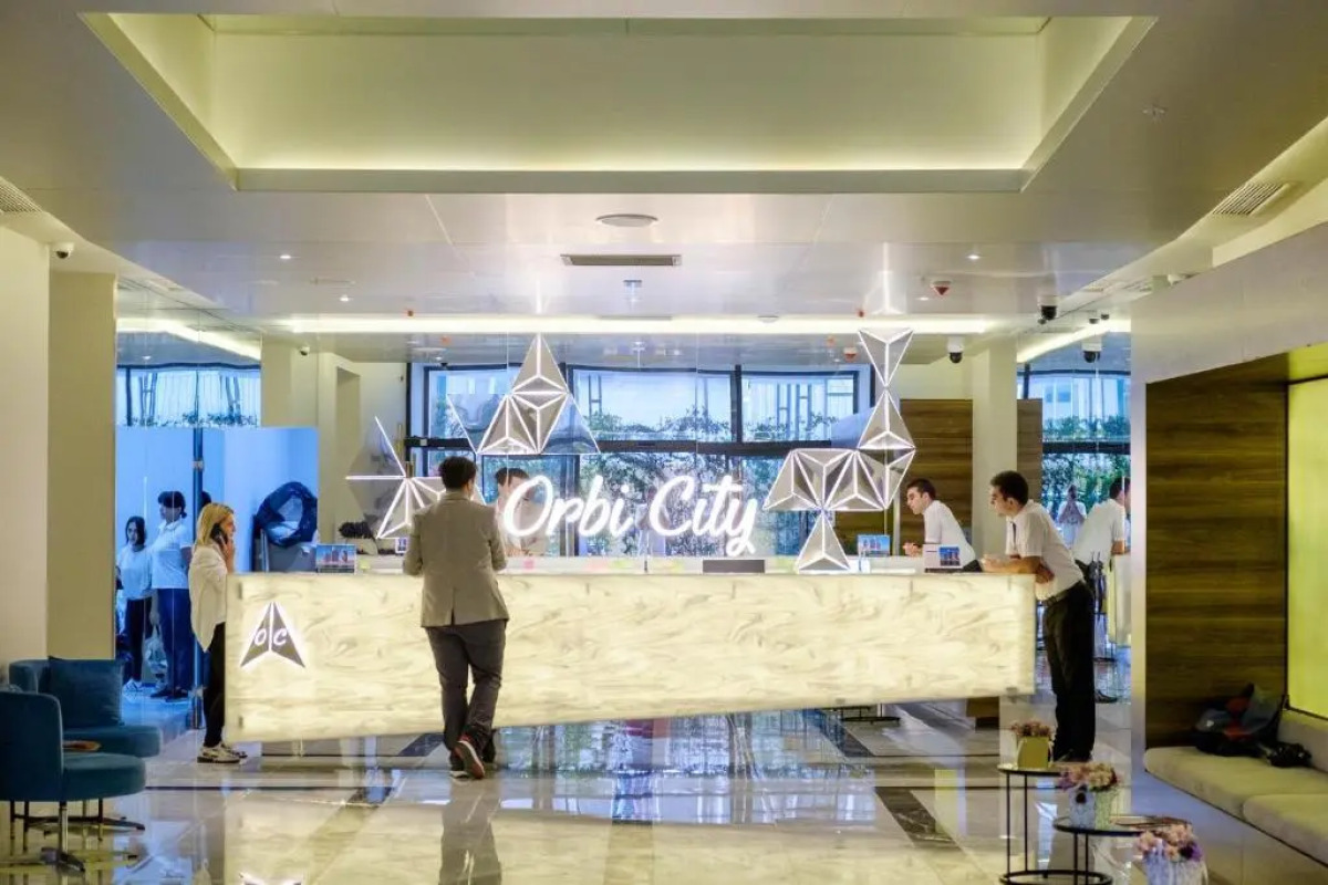 Апартаменты Orbi City