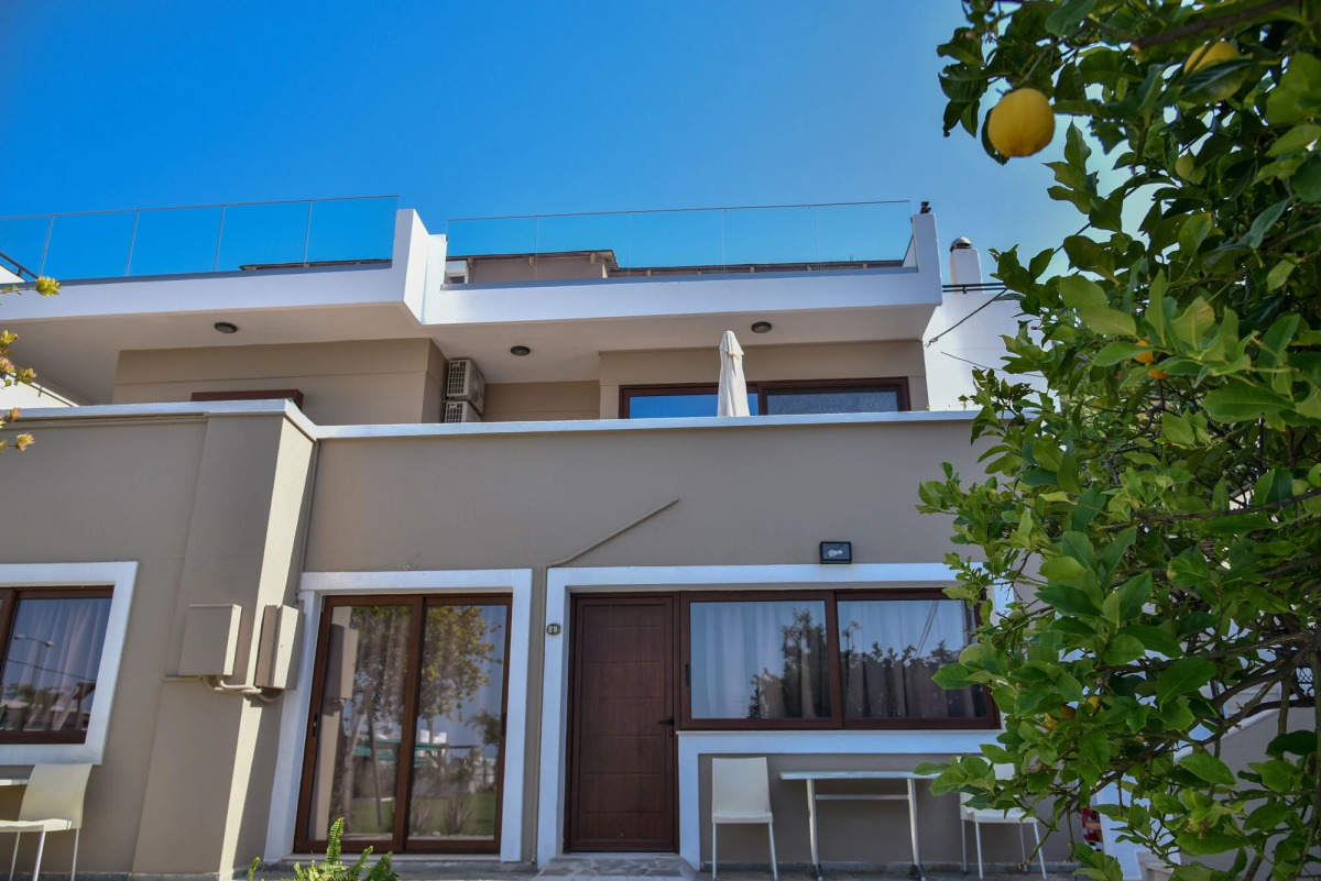 Iraklis Studios & Apartments