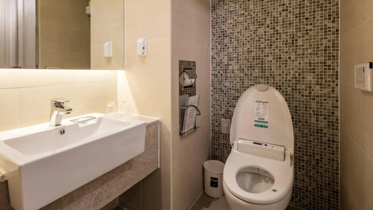 The First Stay Hotel