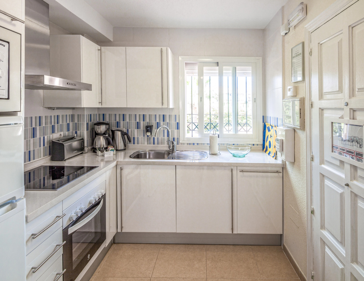 Отель Los Amigos Beach Club