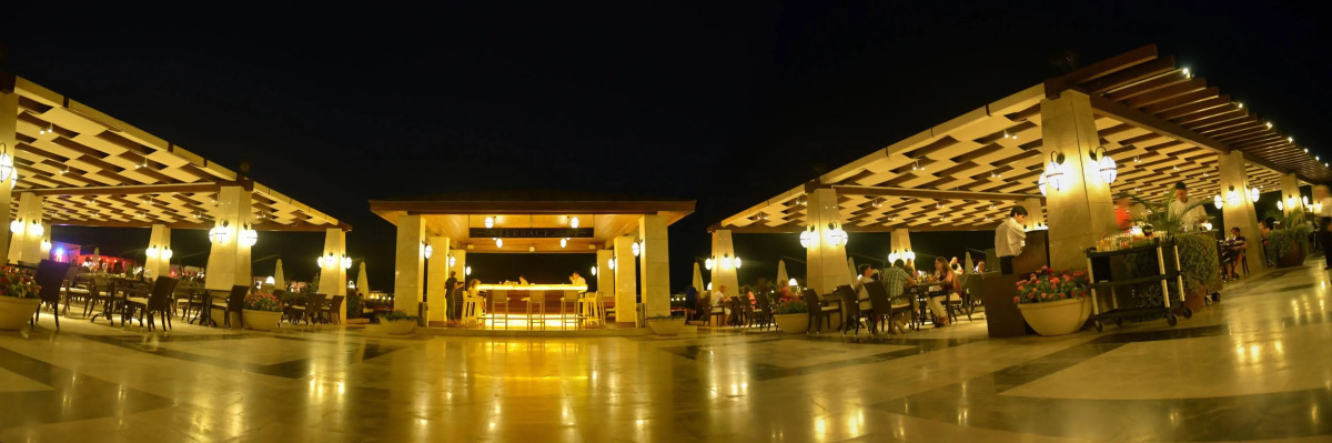 Cratos Premium Hotel & Casino