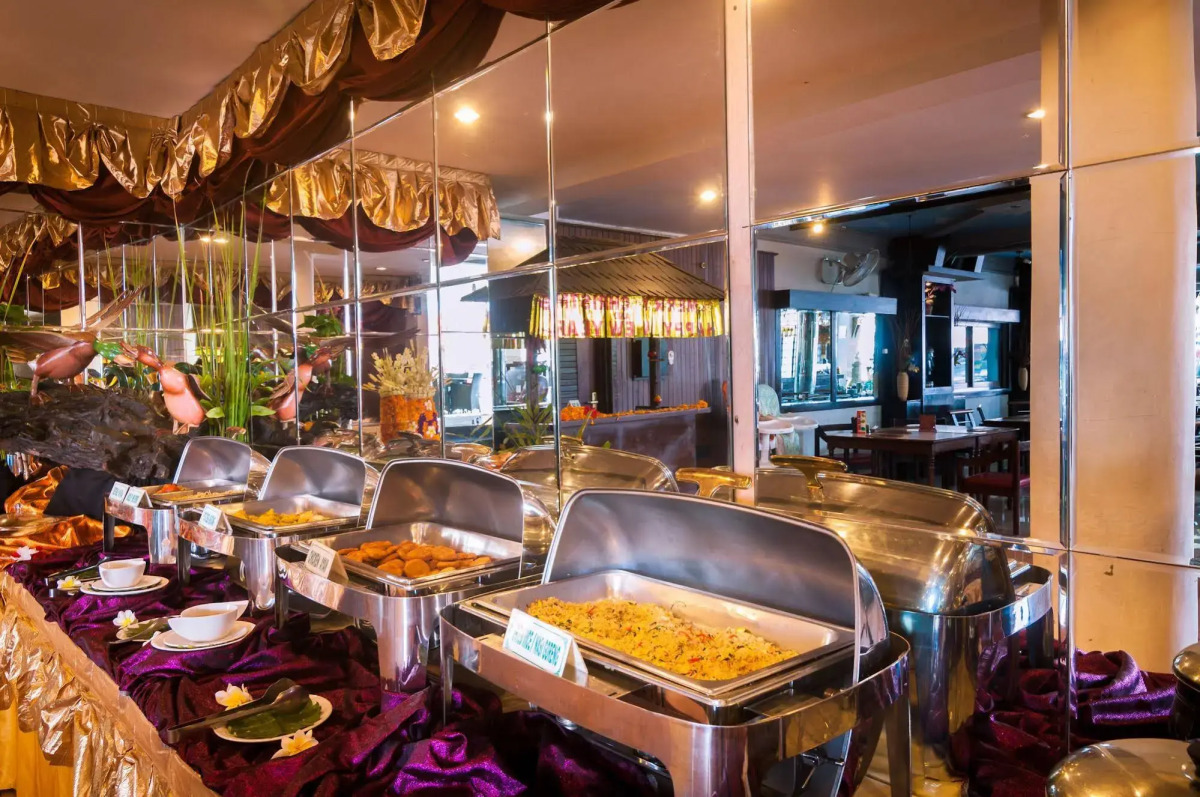 Отель Melasti Kuta Beach Hotel and Spa