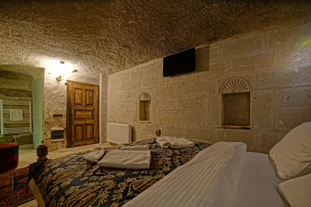 Zeus Cave Suites