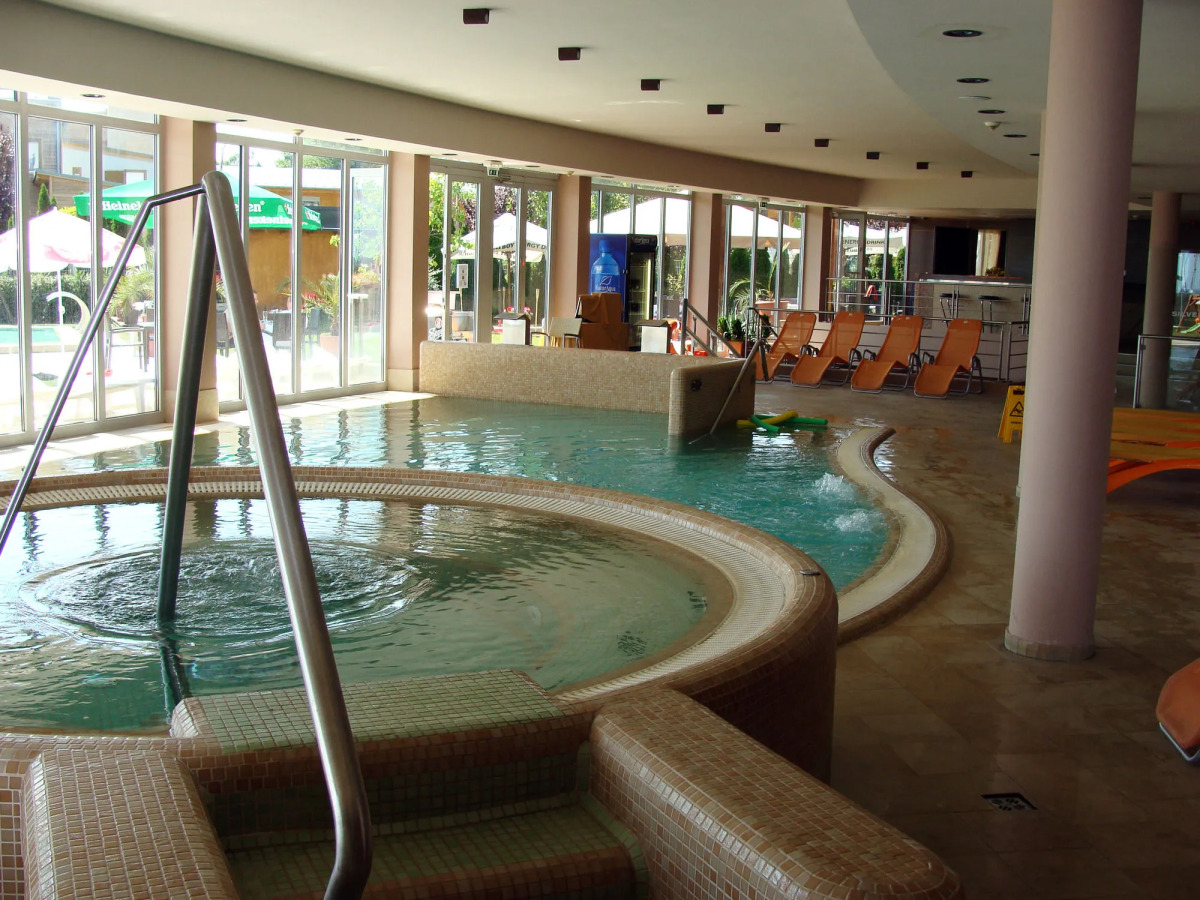 Hotel Golden Lake Resort