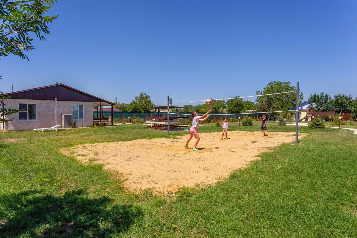 Азов Холидей