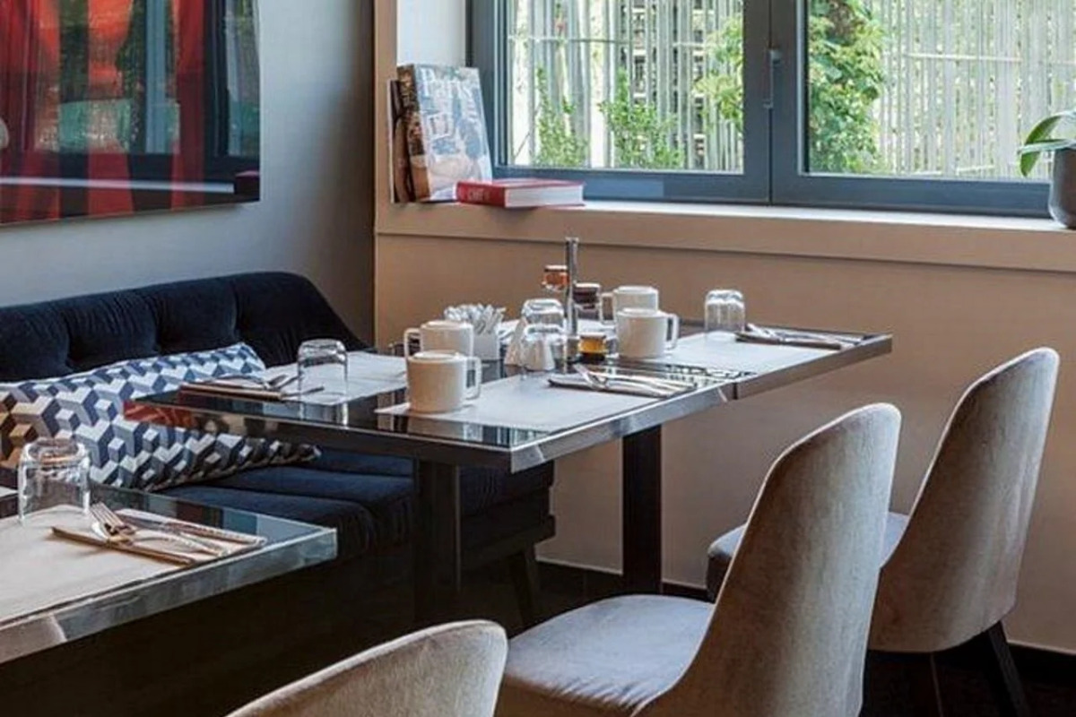 AC Porte Maillot Hotel