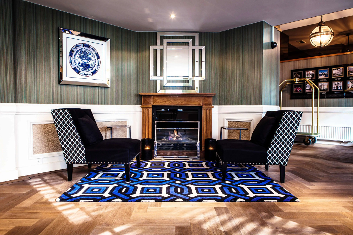 Carlton Ambassador Hotel