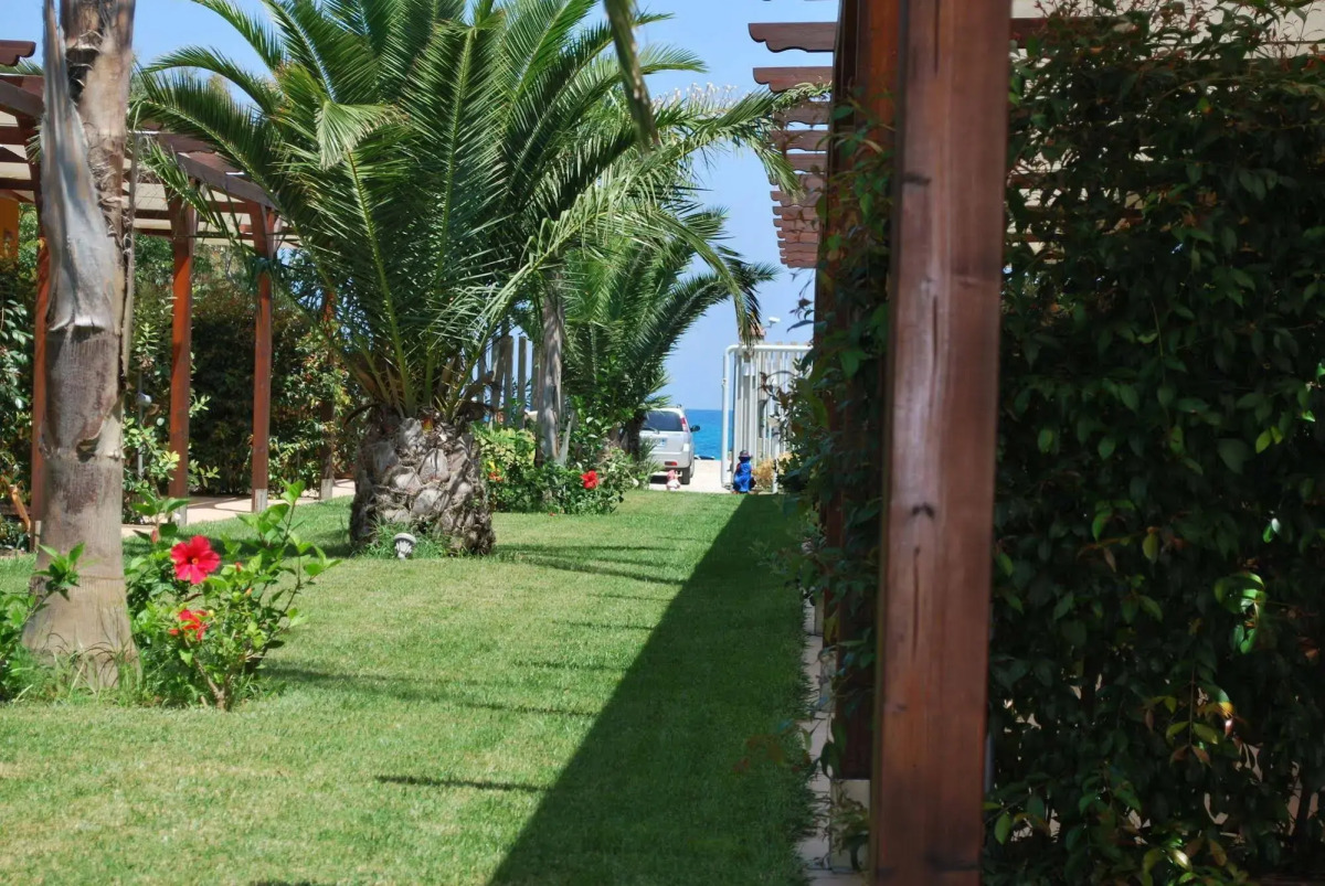 Hotel Baia Di Trainiti