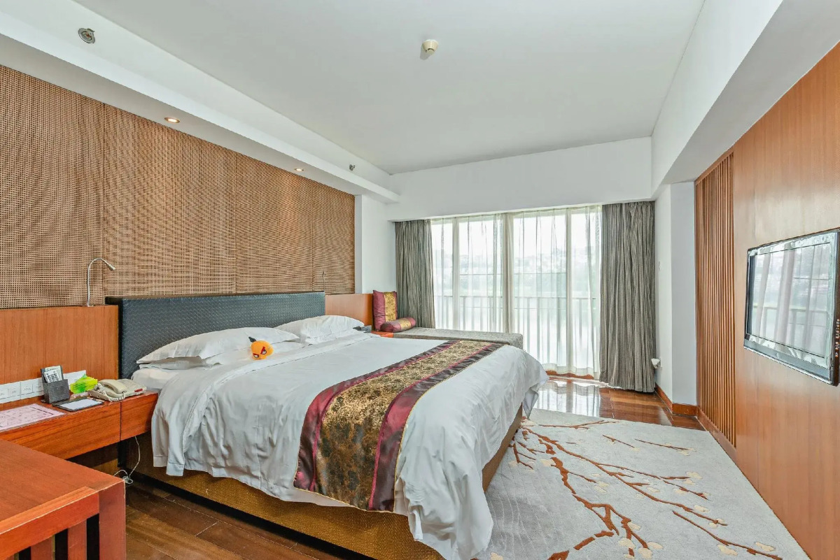 Baiyun Lakeside Hotel